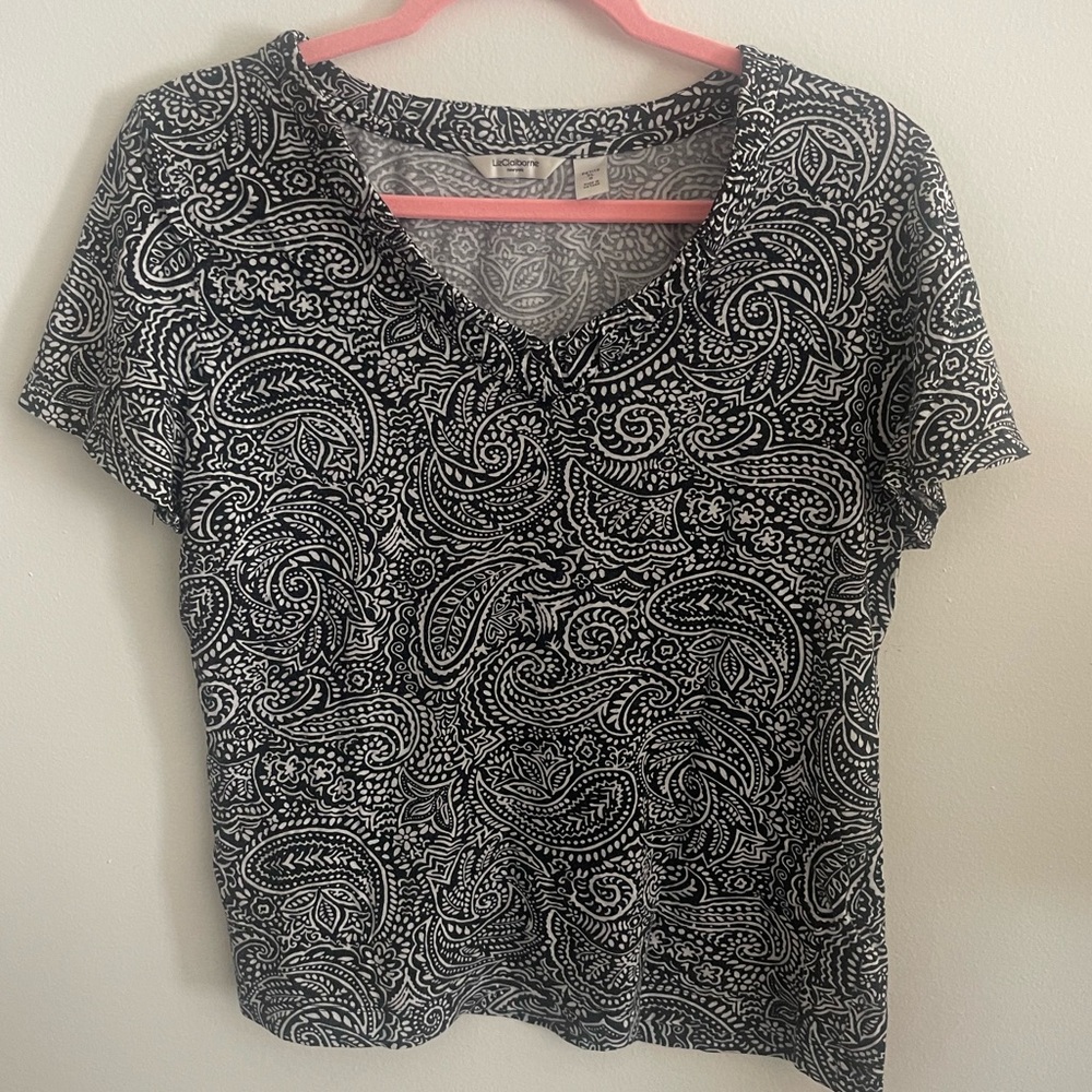 Liz Claiborne NY size M paisley t-shirt